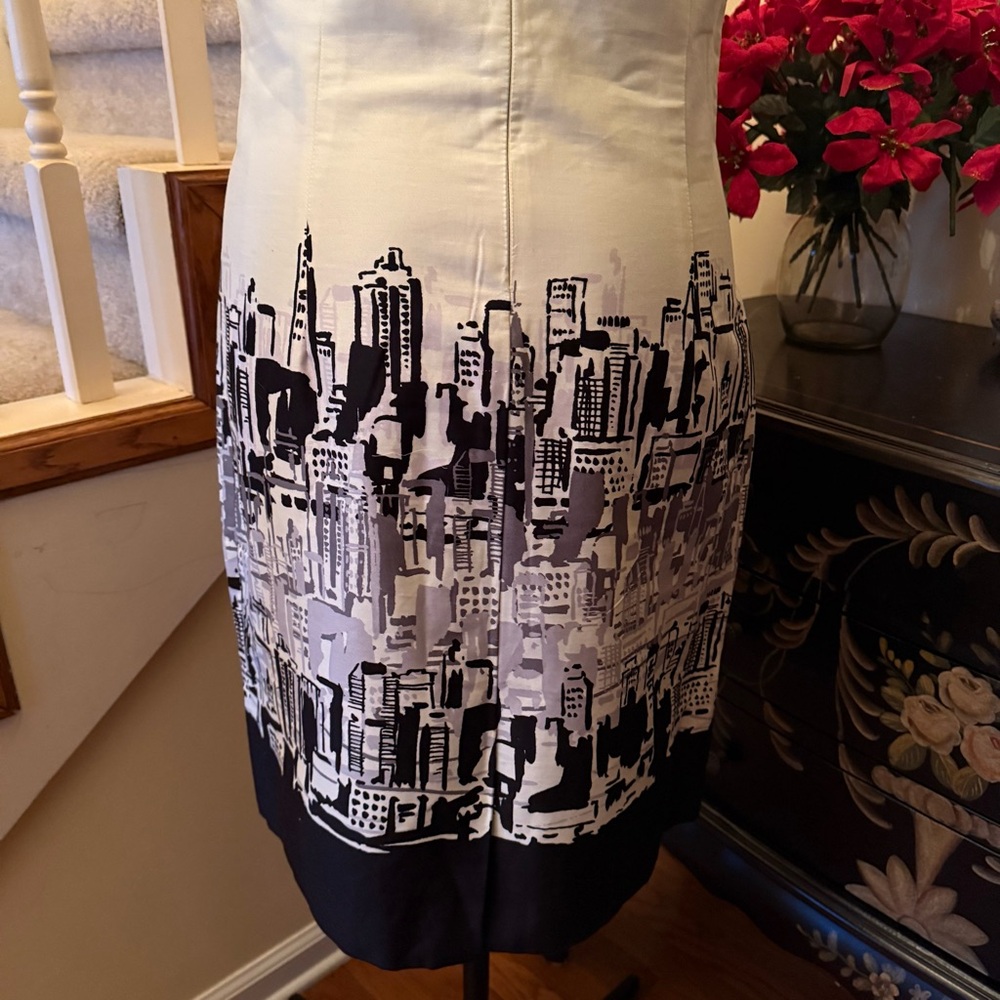 *Leslie Fay Black and White City Print Mini Dress
